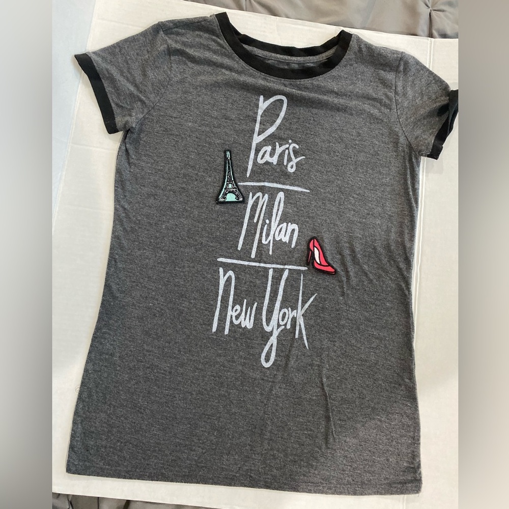 Print shop Paris Milan. New York tshirt juniors size m